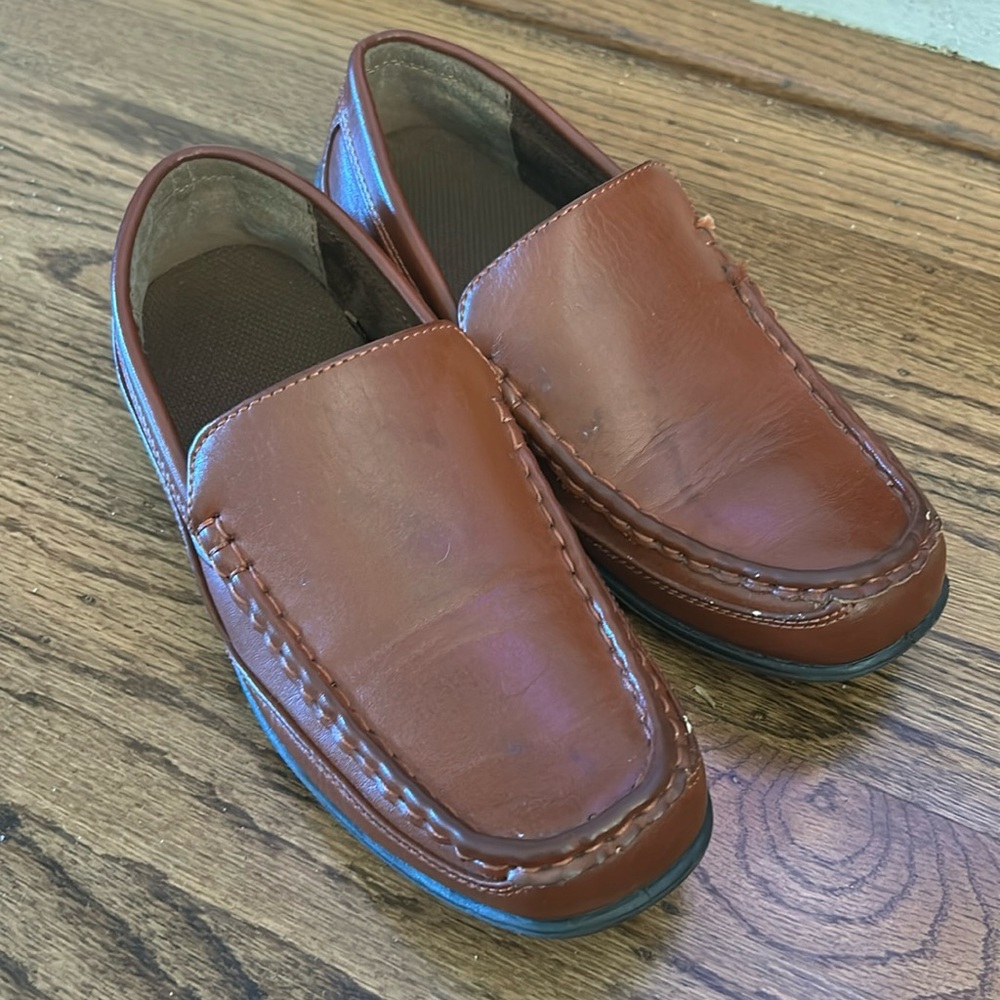 Deerstags Boys Brown Dress Shoes.  Size Big Kids 4.5